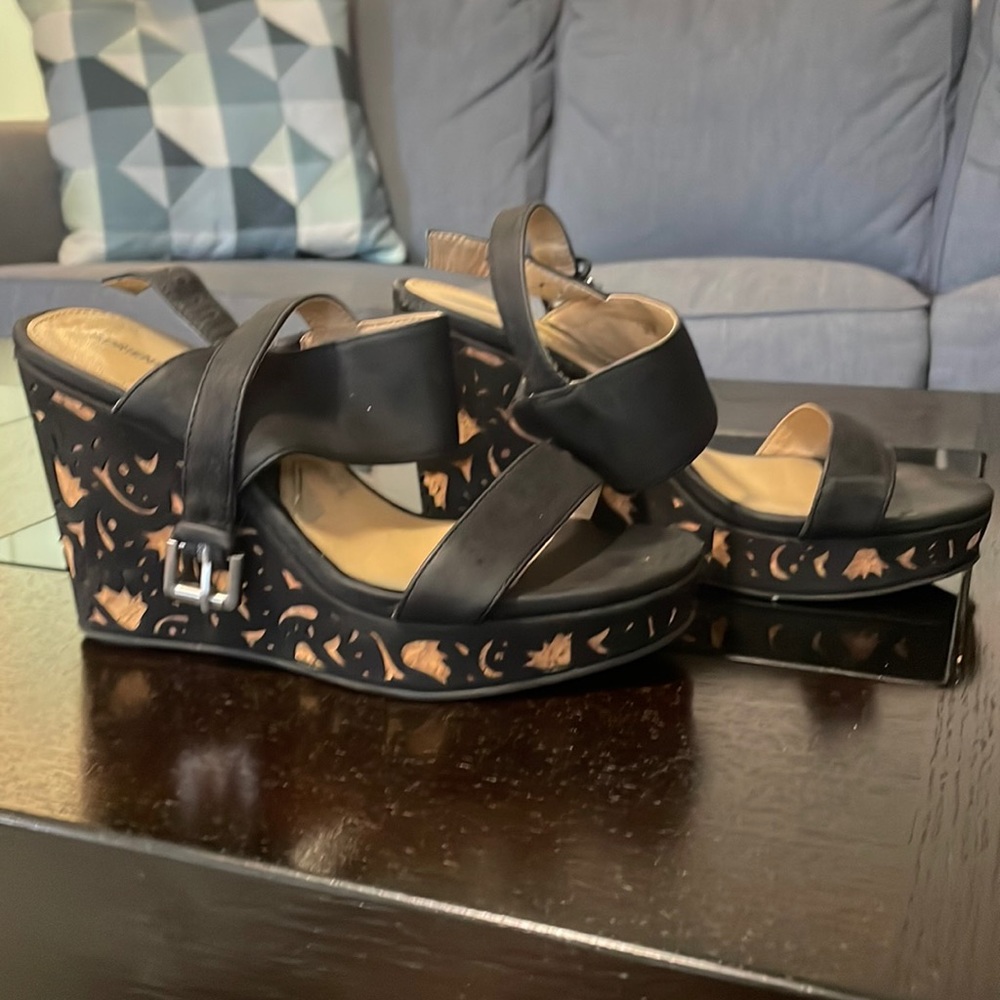 Black Wedges